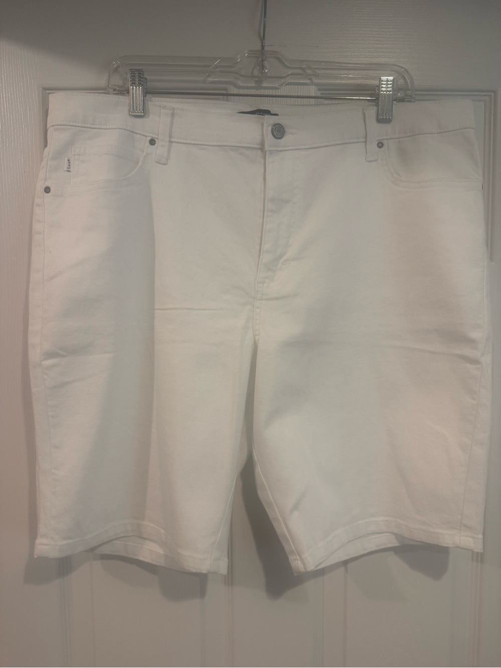 Lee Relaxed Fit Mid Rise White Bermuda Shorts Women’s Size 18